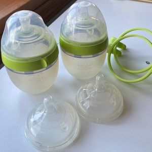 2 Comotomo Natural Feel Silicone Bottles w Accessories